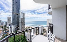 Ocean-View Hotel Room In Central Surfers Paradise